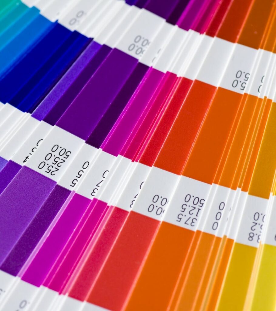 Farbfächer der Druckfarben in der Druckerei